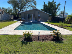 Salt water pool house near beach for monthly rental